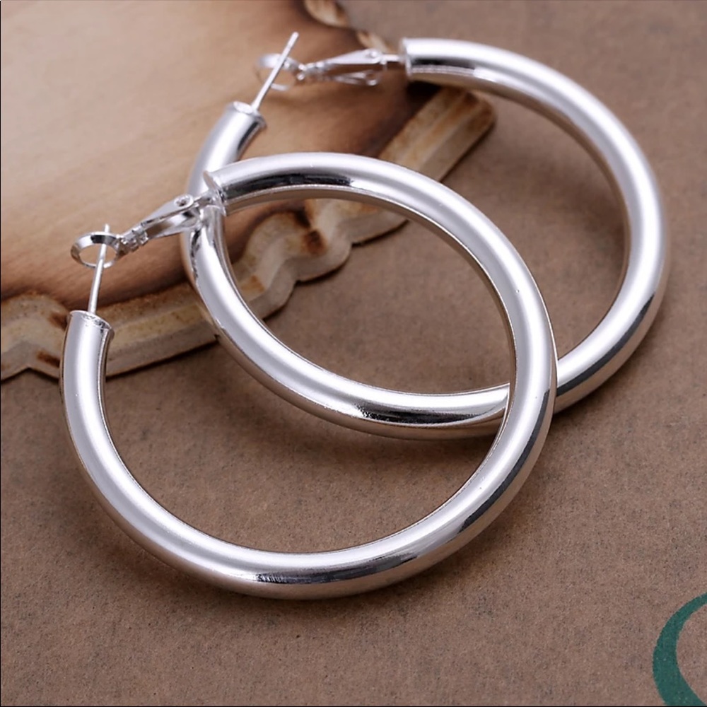 🌟 Silver Huggie  Hoop Earrings